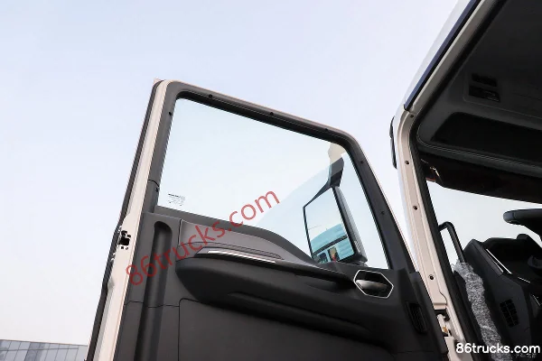Sinotruk HOWO TX 8X4(12 wheels) Pure Electric Concrete Mixer Truck 400.62kWh (Qingzhuan Brand) Cab (2) | 86Trucks