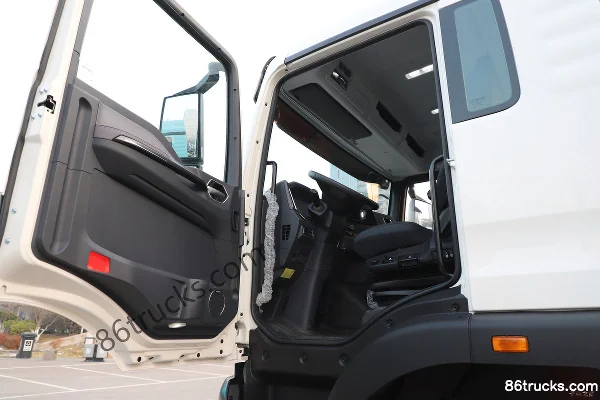 Sinotruk HOWO TX 8X4(12 wheels) Pure Electric Concrete Mixer Truck 400.62kWh (Qingzhuan Brand) Cab (1) | 86Trucks