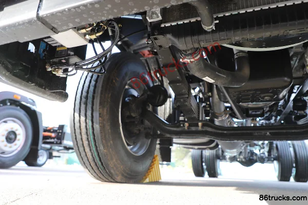 Sinotruk HOWO G5X Pro 4.9L diesel 260 hp 4X2(6 wheels) Sinotruk 12-speed 5.4m flatbed cargo truck Chassis (2) | 86Trucks