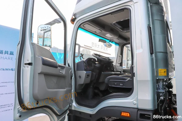 Sinotruk HOWO Tongshuai PRO 4,15 m camion porteur à grille électrique pur cabine simple FinDreams 150,83 kWh (couchette) 4X2(6 roues) (1)