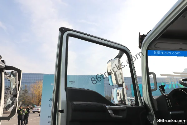 Sinotruk HOWO Hanjiang PRO 4.15m Single Row Pure Electric Flatbed Light Truck CATL 140.41kWh 4X2(6 wheels) Cab (2) | 86Trucks