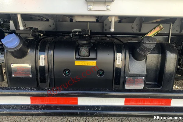 Sinotruk HOWO Hanjiang M 145 hp 4X2(6 wheels) 3.3m semi-row flatbed light truck (WLY 5-speed) Chassis (3) | 86Trucks