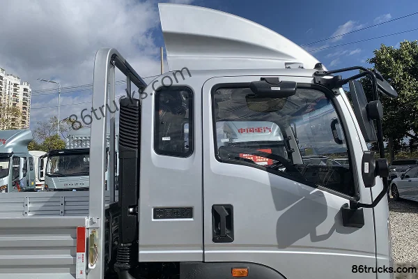 Sinotruk HOWO Hanjiang M 145 hp 4X2(6 wheels) 3.3m semi-row flatbed light truck (WLY 5-speed) Body (3) | 86Trucks