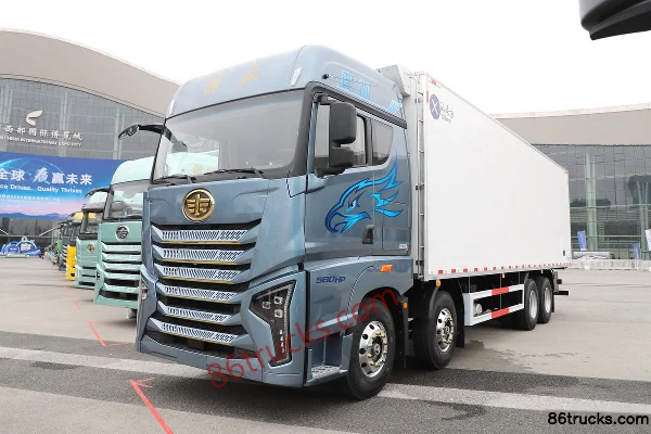 FAW Jiefang Qingdao Yinghang Zhizun Edition 580hp 8X4(12 wheels) Diesel AMT automatic 9.4m refrigerated truck Exterior (3) | 86Trucks