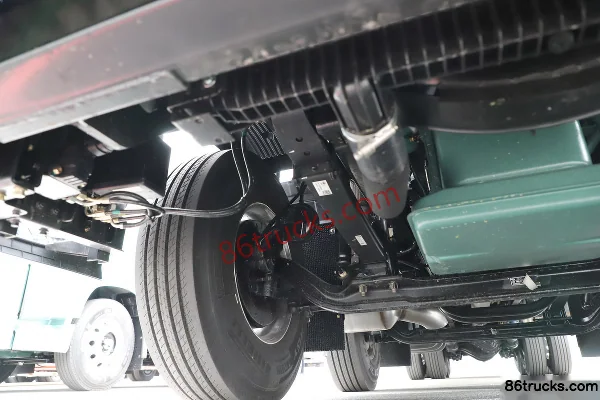 FAW Jiefang Qingdao Yinghang Zhizun Edition 580hp 8X4(12 wheels) Diesel AMT automatic 9.4m refrigerated truck Chassis (2) | 86Trucks