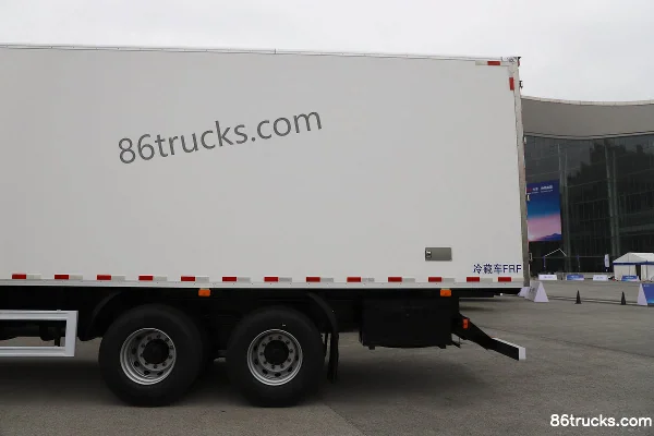 FAW Jiefang Qingdao Yinghang Zhizun Edition 580hp 8X4(12 wheels) Diesel AMT automatic 9.4m refrigerated truck Body (3) | 86Trucks