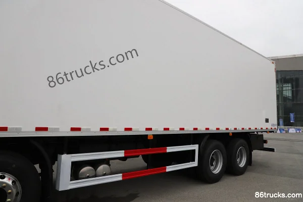 FAW Jiefang Qingdao Yinghang Zhizun Edition 580hp 8X4(12 wheels) Diesel AMT automatic 9.4m refrigerated truck Body (1) | 86Trucks