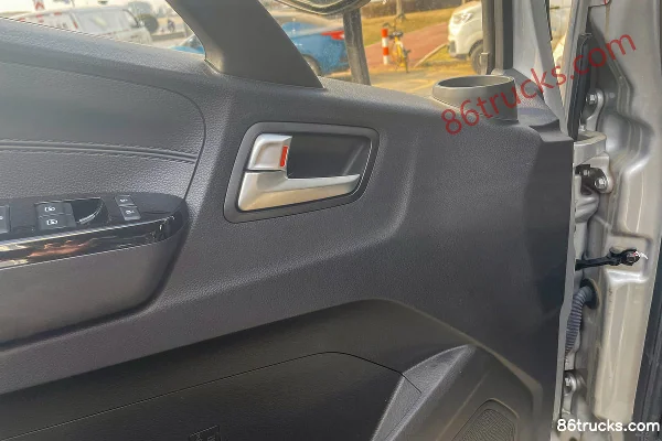 Foton Aumark S1 Zhiying Edition 160hp 4X2(6 wheels) 4.14m AMT Automatic Single Row Box Light Truck Cab (2) | 86Trucks
