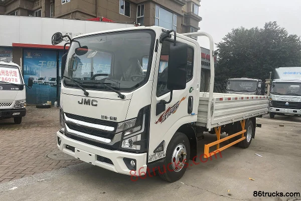 JMC Blue Whale Wide Body 2.5L Diesel 174 hp 4X2(6 wheels) WLY 6-Speed 4.2m Single-Row Flatbed Light Truck Exterior (3) | 86Trucks