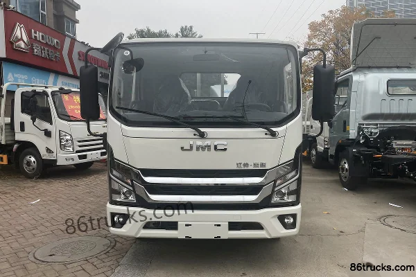 JMC Blue Whale Wide Body 2.5L Diesel 174 hp 4X2(6 wheels) WLY 6-Speed 4.2m Single-Row Flatbed Light Truck Exterior (2) | 86Trucks