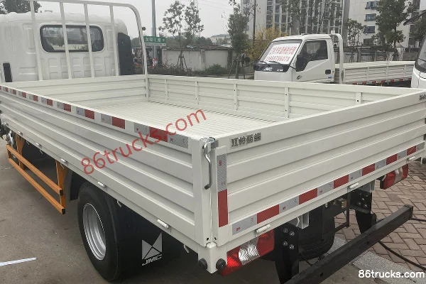 JMC Blue Whale Wide Body 2.5L Diesel 174 hp 4X2(6 wheels) WLY 6-Speed 4.2m Single-Row Flatbed Light Truck (1) | 86Trucks