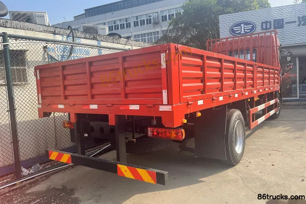 FAW Jiefang Qingdao JK6 medium truck 220 hp 4X2(6 wheels) 6.75m stake cargo truck (China VI) Exterior (3) | 86Trucks