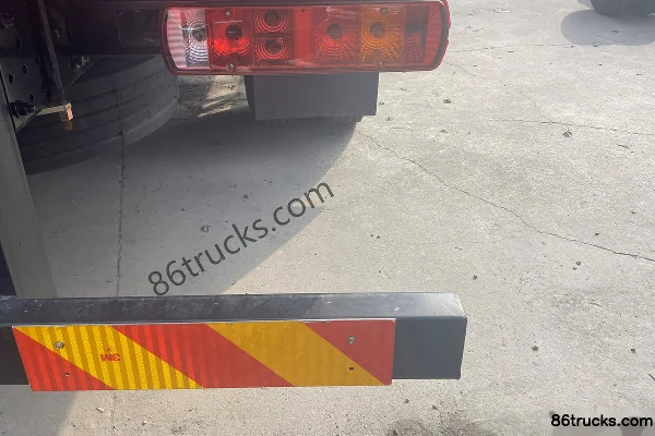 FAW Jiefang Qingdao JK6 medium truck 220 hp 4X2(6 wheels) 6.75m stake cargo truck (China VI) Body (3) | 86Trucks