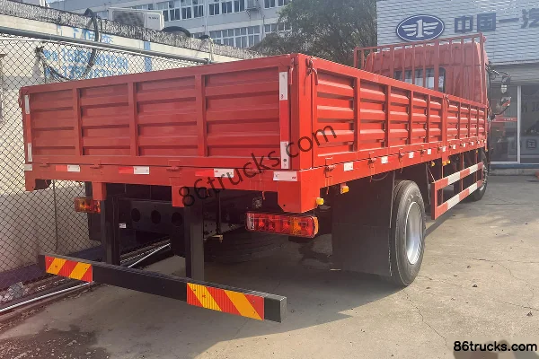 FAW Jiefang Qingdao JK6 medium truck 220 hp 4X2(6 wheels) 6.75m stake cargo truck (China VI) Body (1) | 86Trucks