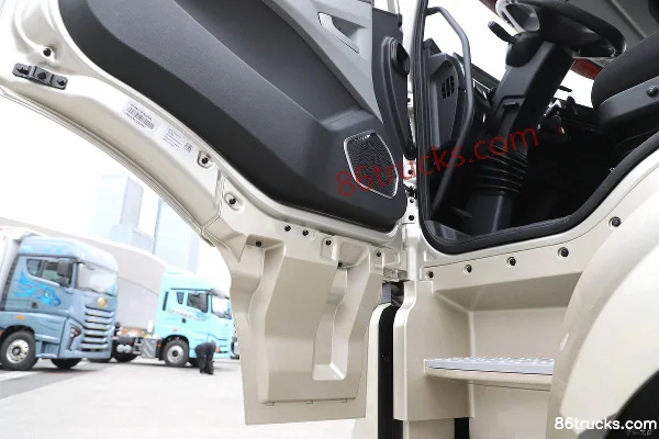 FAW Jiefang J6L Elite Edition 7.8L Diesel 320hp 4X2(6 wheels) FAW Jiefang 8-Speed 9.55m Van Cargo Truck Cab (3) | 86Trucks