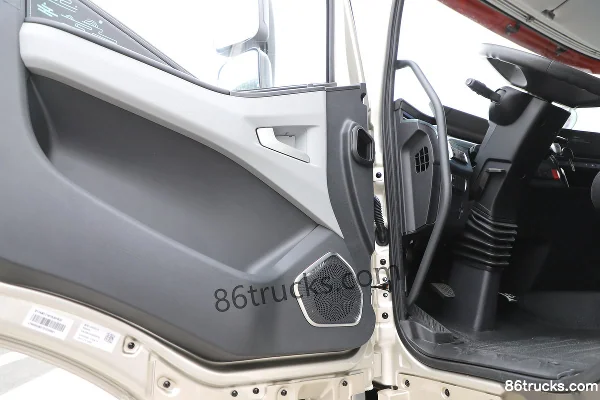 FAW Jiefang J6L Elite Edition 7.8L Diesel 320hp 4X2(6 wheels) FAW Jiefang 8-Speed 9.55m Van Cargo Truck Cab (2) | 86Trucks