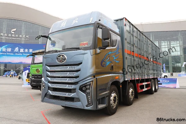FAW Jiefang Qingdao Yinghang 380hp 8X4(12 wheels) 9.6m Miscellaneous Dangerous Goods Van Transport Truck (Baijie Brand) Exterior (3) | 86Tru