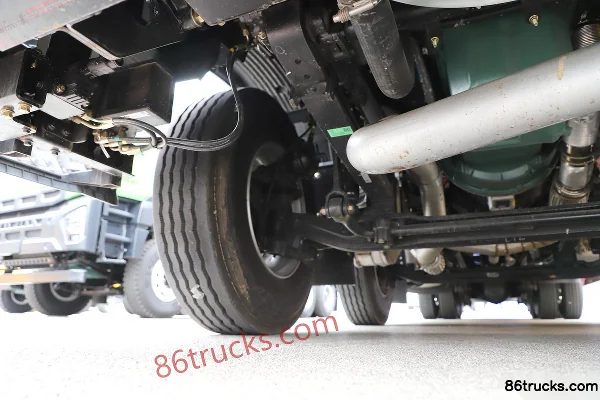 FAW Jiefang Qingdao Yinghang 380hp 8X4(12 wheels) 9.6m Miscellaneous Dangerous Goods Van Transport Truck (Baijie Brand) Chassis (2) | 86Truc