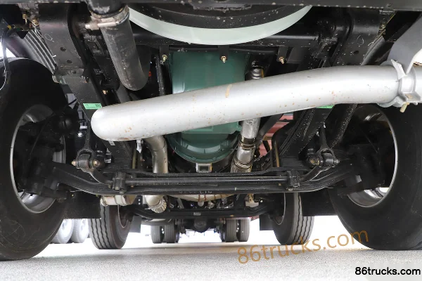 FAW Jiefang Qingdao Yinghang 380hp 8X4(12 wheels) 9.6m Miscellaneous Dangerous Goods Van Transport Truck (Baijie Brand) Chassis (1) | 86Truc