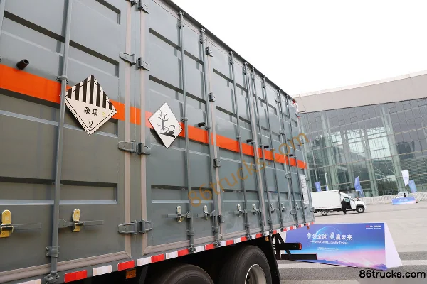 FAW Jiefang Qingdao Yinghang 380hp 8X4(12 wheels) 9.6m Miscellaneous Dangerous Goods Van Transport Truck (Baijie Brand) Body (3) | 86Trucks
