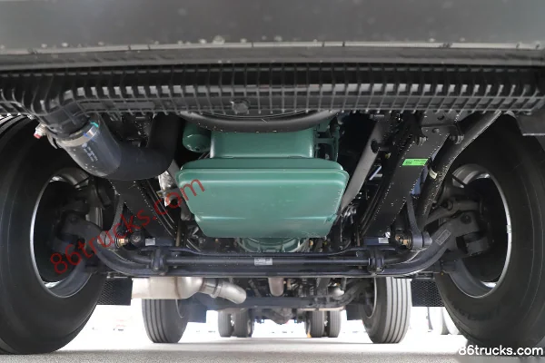 FAW Jiefang J6V Leading Edition 560hp 8X4(12 wheels) 9.4m AMT Van Cargo Truck Chassis (1) | 86Trucks