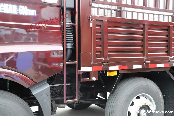 FAW Jiefang J6V Leading Edition 560hp 8X4(12 wheels) 9.4m AMT Van Cargo Truck Body (2) | 86Trucks