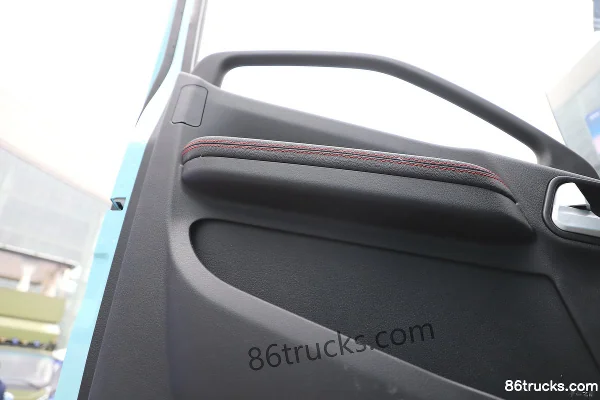 FAW Jiefang Qingdao JK6 4X2(6 wheels) 9.75m Electric Van Cargo Truck CATL 246kWh Cab (3) | 86Trucks