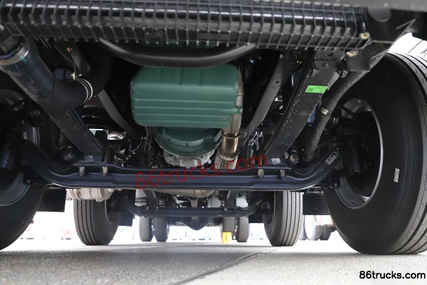 FAW Jiefang J6V Leading Edition 360 hp 6X2(8 wheels) 9.4m stake truck Chassis (1) | 86Trucks