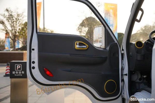 Dongfeng T5 1.6L 122 hp 4X2(6 wheels) Gasoline 3.7m single-row van light truck (wide track) (China VI) Cab (3) | 86Trucks