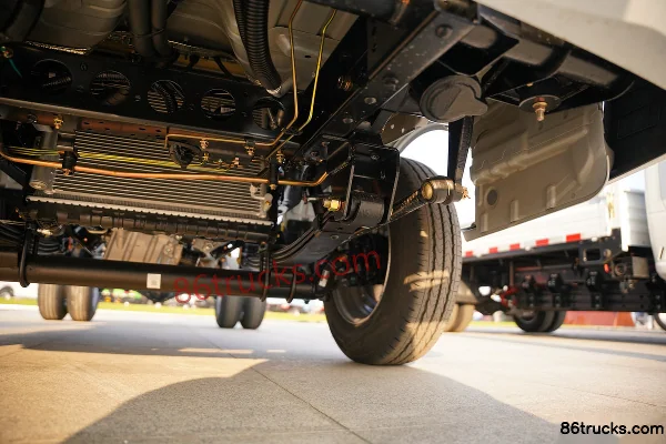 Dongfeng T5 1.6L 122 hp 4X2(6 wheels) Gasoline 3.7m single-row van light truck (wide track) (China VI) Chassis (3) | 86Trucks