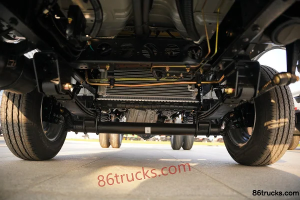 Dongfeng T5 1.6L 122 hp 4X2(6 wheels) Gasoline 3.7m single-row van light truck (wide track) (China VI) Chassis (1) | 86Trucks