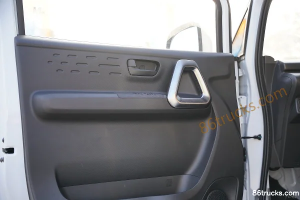 Dongfeng T7E 3.1m Single Row Pure Electric Stake Micro Truck CATL 41.86kWh 4X2(6 wheels) Cab (3) | 86Trucks