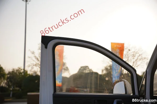 Dongfeng T7E 3.1m Single Row Pure Electric Stake Micro Truck CATL 41.86kWh 4X2(6 wheels) Cab (2) | 86Trucks