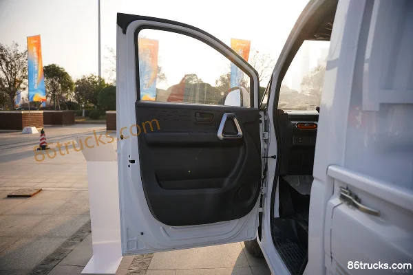 Dongfeng T7E 3.1m Single Row Pure Electric Stake Micro Truck CATL 41.86kWh 4X2(6 wheels) Cab (1) | 86Trucks