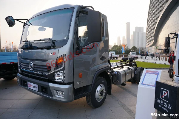 Dongfeng D6-M 2.5L Diesel 170 ch 4X2(6 roues) WLY 6 vitesses 4,17 m cabine simple ridelle Extérieur (3) | 86Trucks