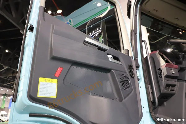FAW Jiefang Yingchi 6X4(10 wheels) Electric Tractor Truck CATL 400.61kWh Cab (3) | 86Trucks