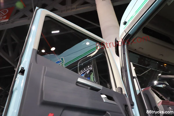 FAW Jiefang Yingchi 6X4(10 wheels) Electric Tractor Truck CATL 400.61kWh Cab (2) | 86Trucks
