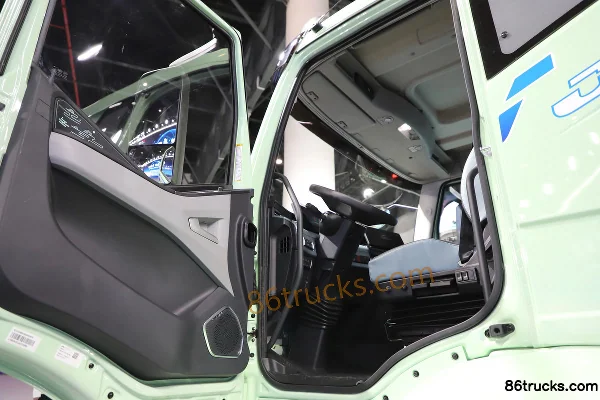 FAW Jiefang J6G Pro 6X4(10 wheels) Electric Tractor Truck CATL 400kWh Cab (1) | 86Trucks