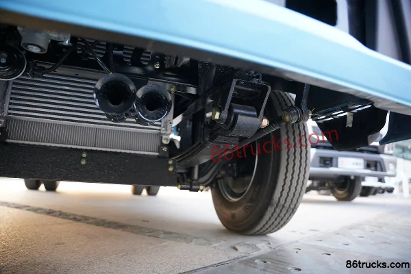 Dongfeng D6-S 2.3L Diesel 142 hp 4X2(6 wheels) WLY 5-Speed Air Brake 3.2m Double Row Flatbed Light Truck Cab (3) | 86Trucks