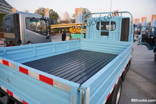 Dongfeng D6-S 2.3L Diesel 142 hp 4X2(6 wheels) WLY 5-Speed Air Brake 3.2m Double Row Flatbed Light Truck Body (1) | 86Trucks