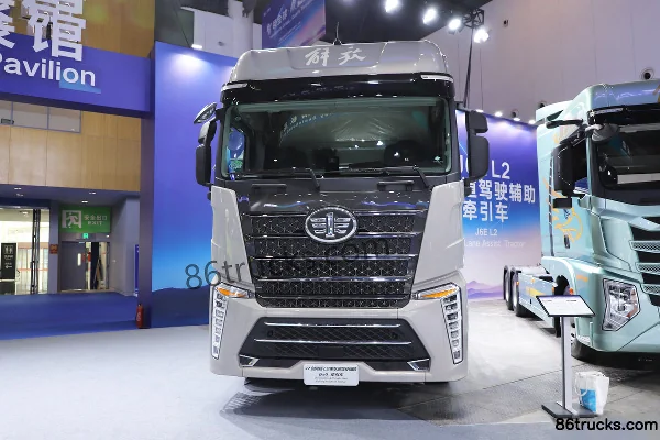 FAW Jiefang J7 Chuangling Edition 13.2L Diesel 640 hp 6X4(10 wheels) FAW Jiefang 12-Speed AMT Automatic Tractor Truck Exterior (2) | 86Truck