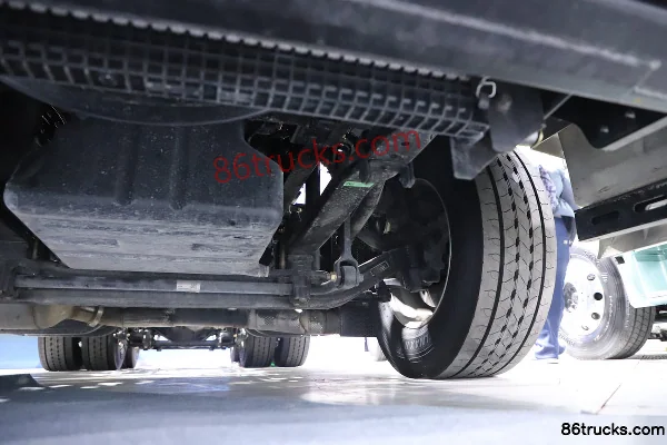 FAW Jiefang J7 Chuangling Edition 13.2L Diesel 640 hp 6X4(10 wheels) FAW Jiefang 12-Speed AMT Automatic Tractor Truck Chassis (3) | 86Trucks