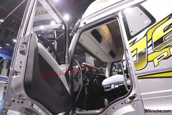 FAW Jiefang J6 PRO 12.5L Diesel 580hp 6X4(10 wheels) Tractor Truck Cab (1) | 86Trucks