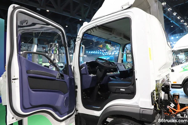 FAW Jiefang Hu 6G Composite Edition 4.16m Single Row Pure Electric Box Van Light Truck CATL 120.27kWh 4X2(6 wheels) Cab (1) | 86Trucks