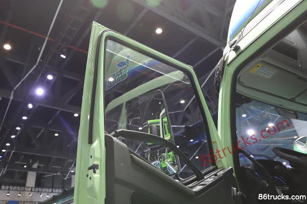 FAW Jiefang J6L 4X2(6 wheels) 9.6m Pure Electric Van Cargo Truck CATL 310kWh Cab (2) | 86Trucks
