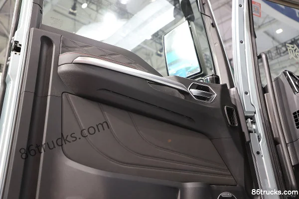 Sinotruk Sitrak G7H Heavy Truck Luxury Edition 590hp 6X4(10 wheels) LNG automatic tractor truck (hydraulic retarder) Cab (3) | 86Trucks