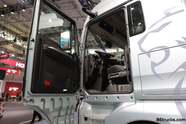 Sinotruk Sitrak G7H Heavy Truck Luxury Edition 590hp 6X4(10 wheels) LNG automatic tractor truck (hydraulic retarder) Cab (1) | 86Trucks