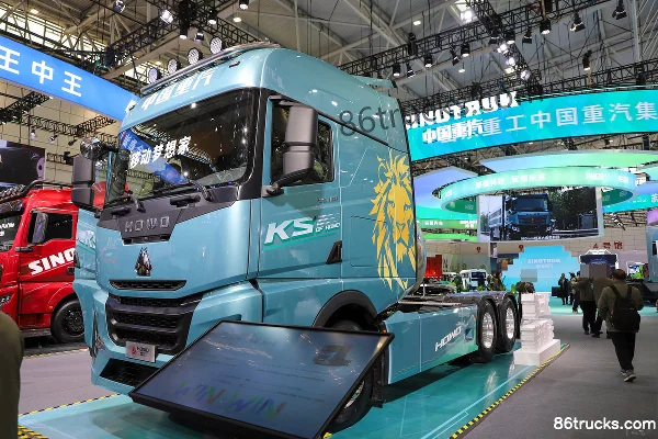 Sinotruk HOWO KS 15.7L LNG 720hp 6X4(10 wheels) ZF12-speed AMT Automatic Tractor Truck Exterior (3) | 86Trucks