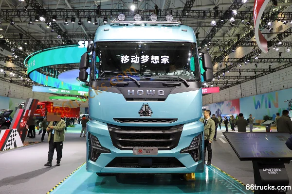 Sinotruk HOWO KS 15.7L LNG 720hp 6X4(10 wheels) ZF12-speed AMT Automatic Tractor Truck Exterior (2) | 86Trucks