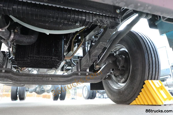 Sinotruk HOWO TS Diesel 370 hp 4X2(6 wheels) Sinotruk 10-speed AMT Automatic Flatbed Cargo Truck Chassis (3) | 86Trucks